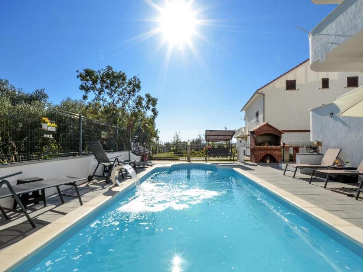 Apartment With Heated Pool And Sea View Трогир Екстериор снимка