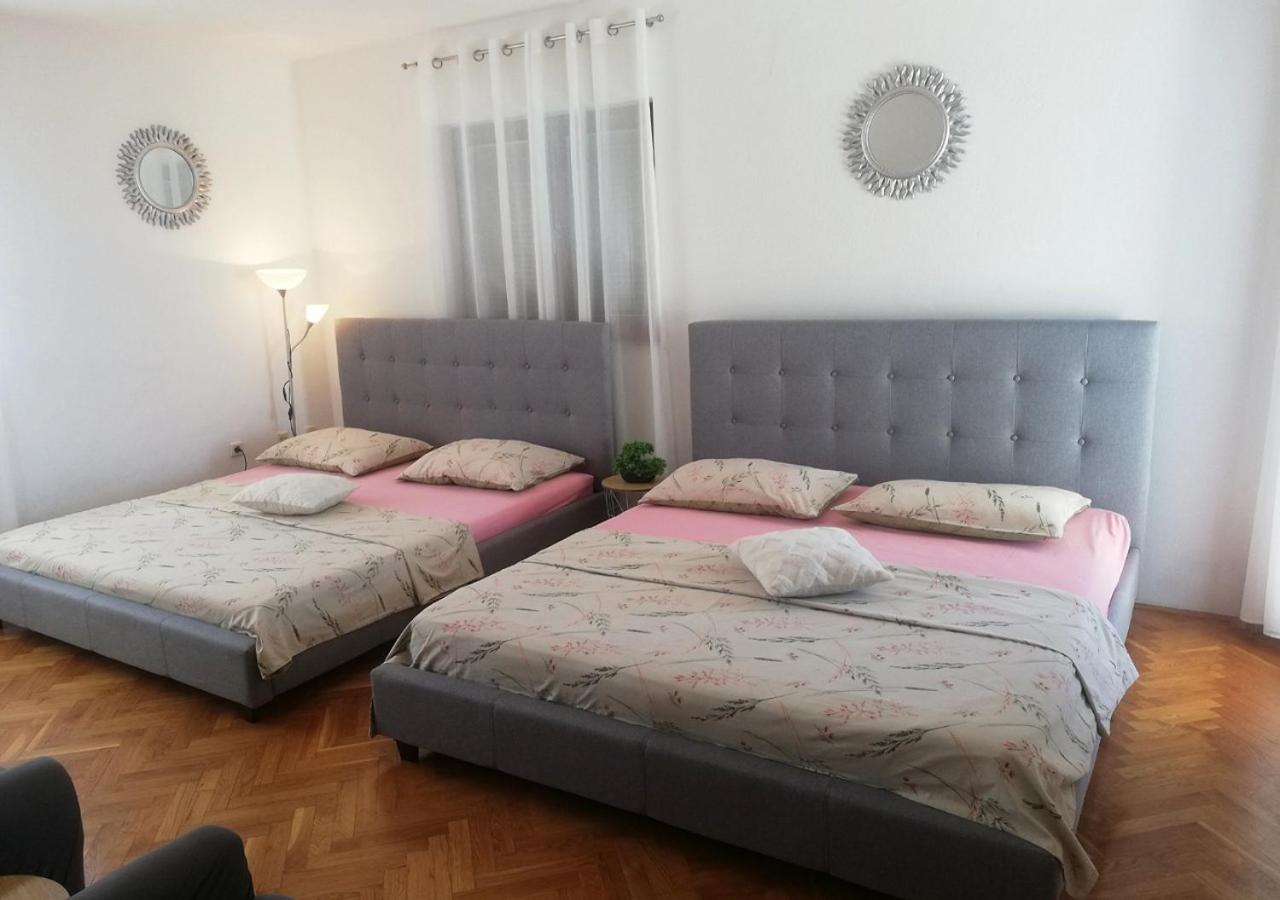 Apartment With Heated Pool And Sea View Трогир Екстериор снимка