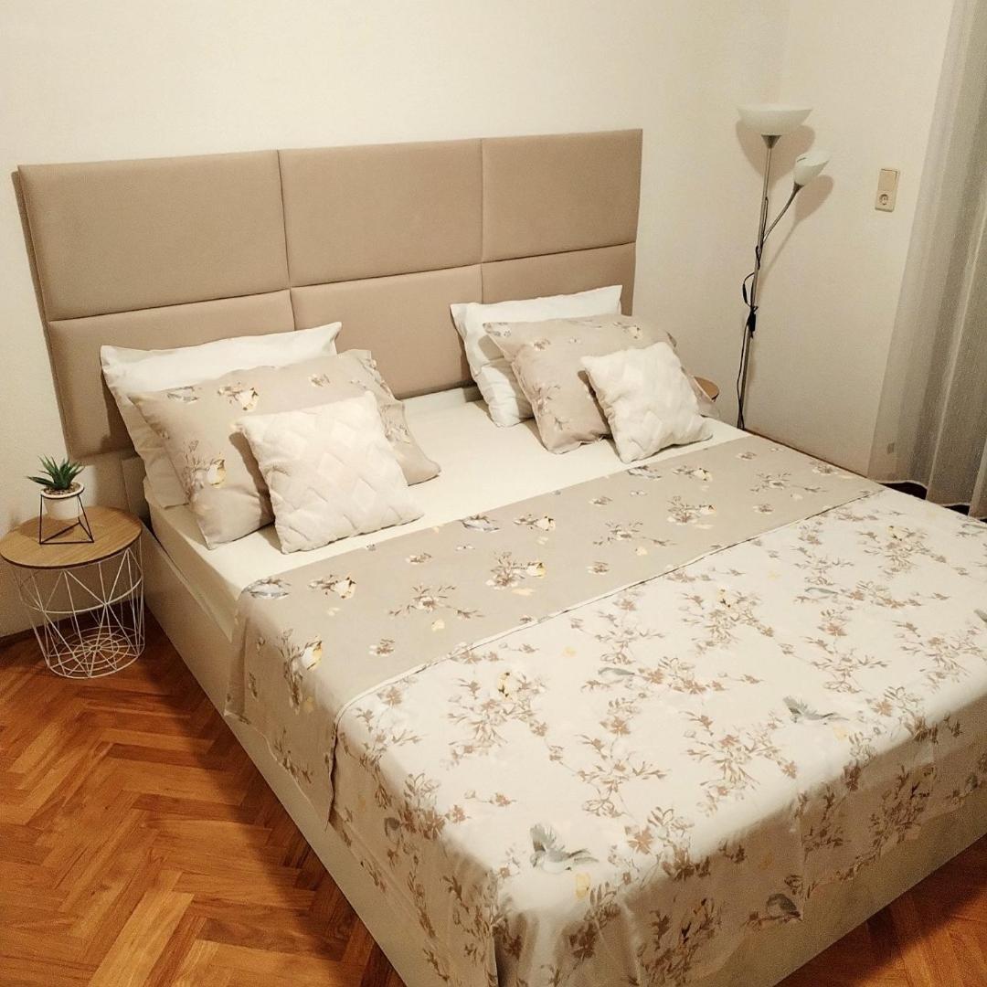 Apartment With Heated Pool And Sea View Трогир Екстериор снимка